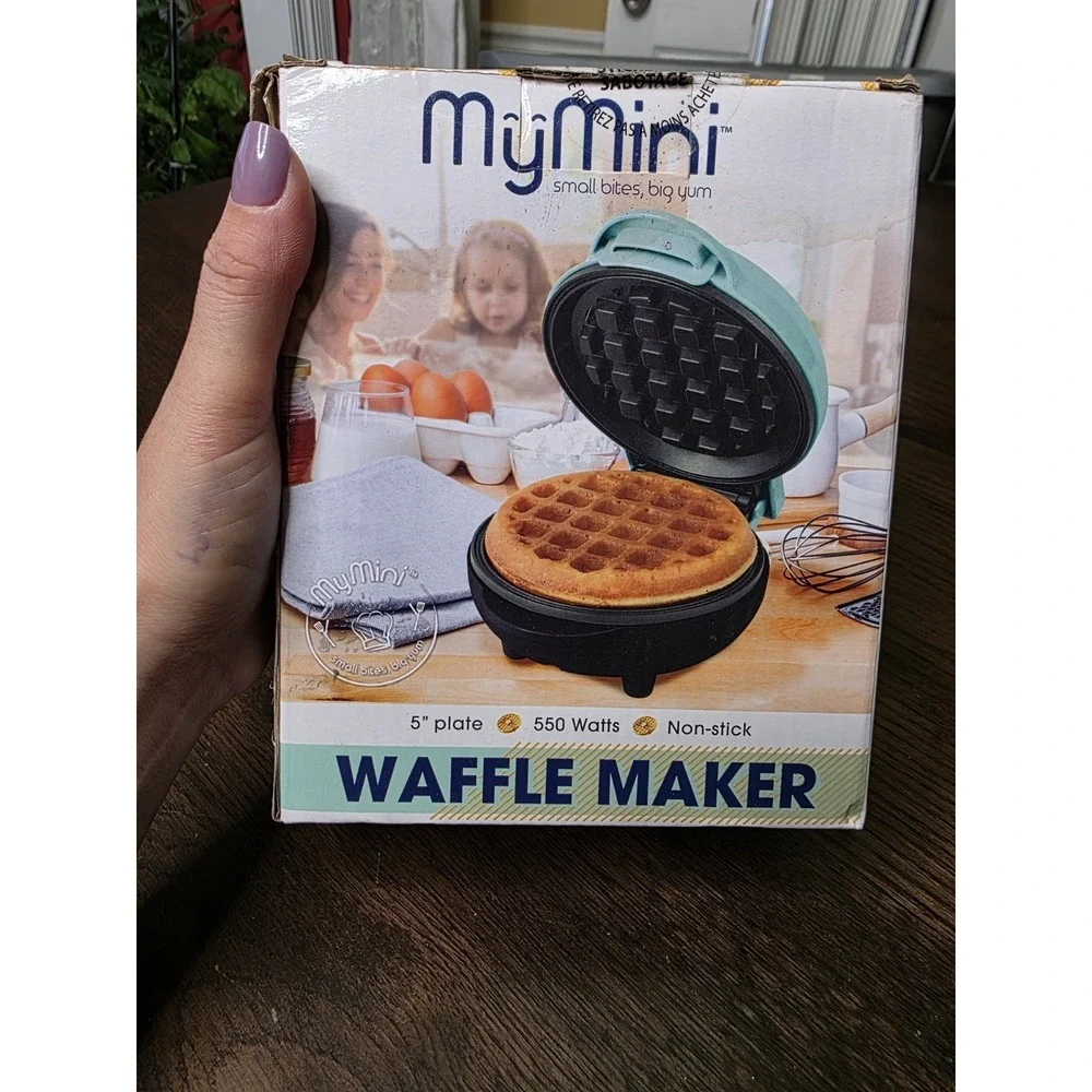 Nostalgia My Mini Waffle Maker 5 Inch Non Stick‎ Teal Compact MWF5TL New B3